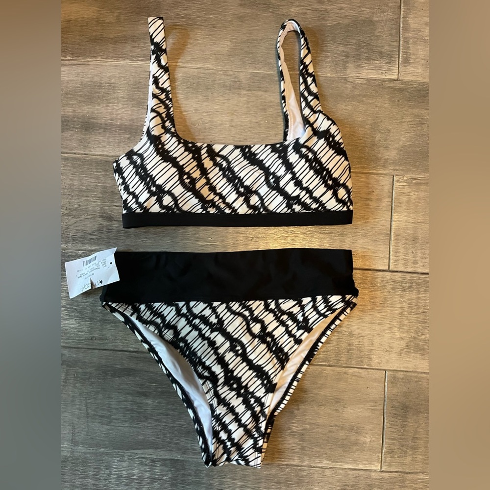 DKNY Black and White 2 Piece Swim Suit Size Large